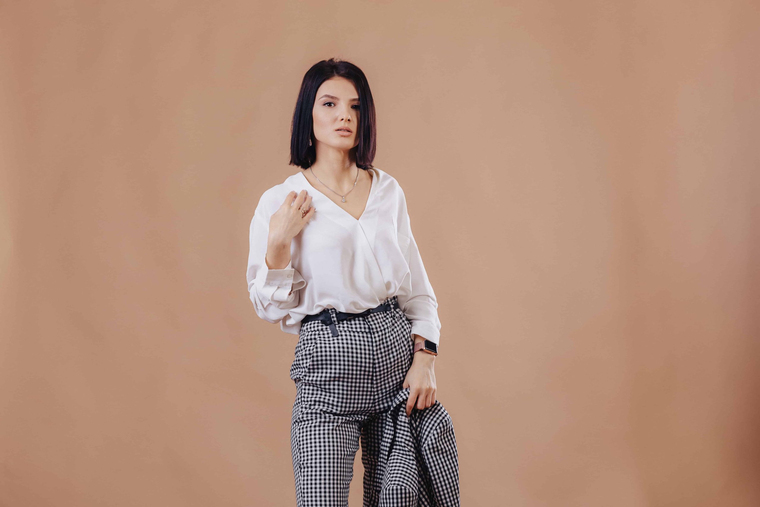 Baru Pertama Kali Kerja? Ketahui Aturan-Aturan Outfit Kantor Ini