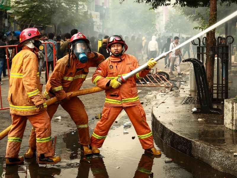 Perbedaan Foam Nozzle dan Water Nozzle: Mana Lebih Efektif?